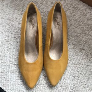 Seychelles rehearse mustard heel pump